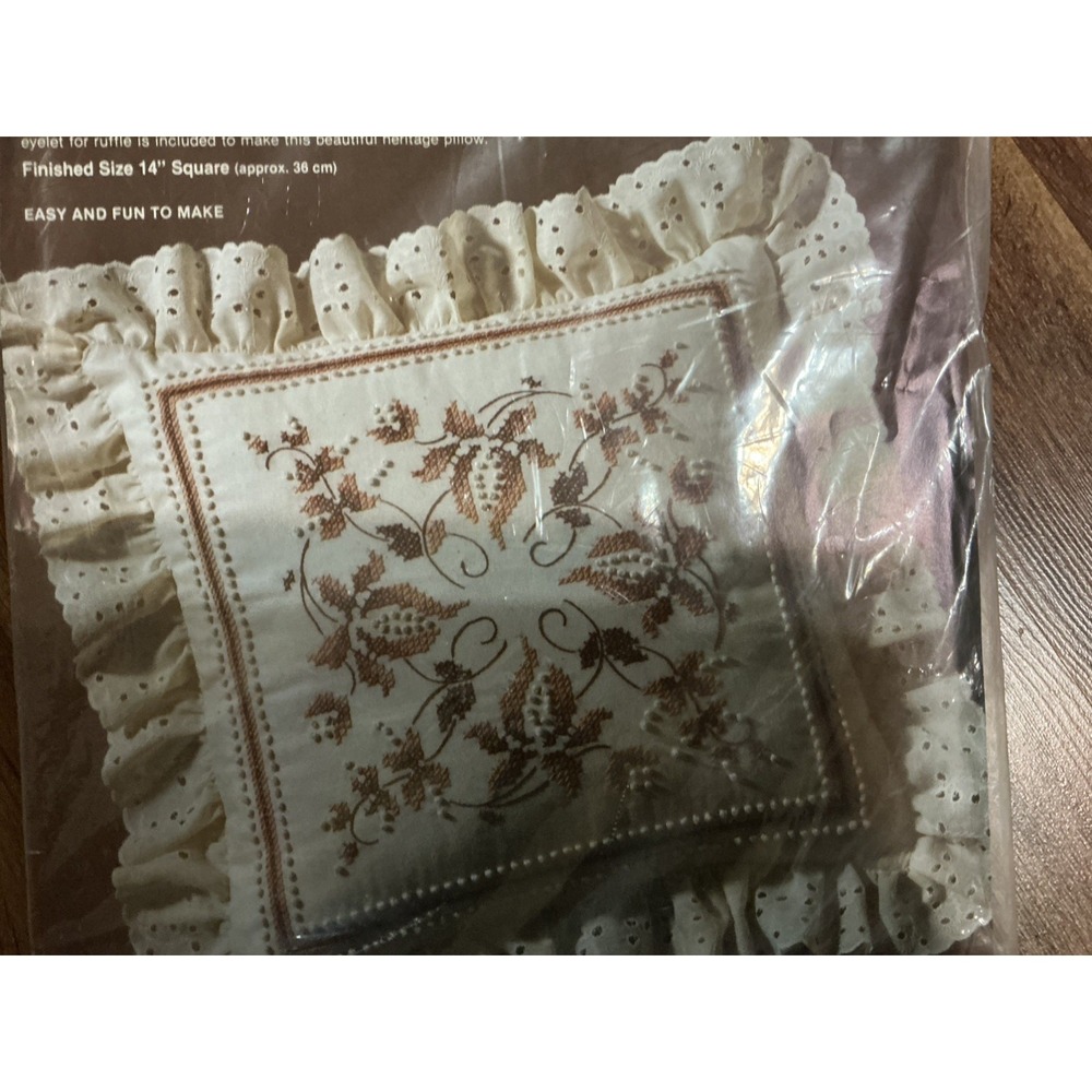VTG 1982 Paragon Candlewick Plus Jacobean Floral Pillow 14" Craft Kit # 0109